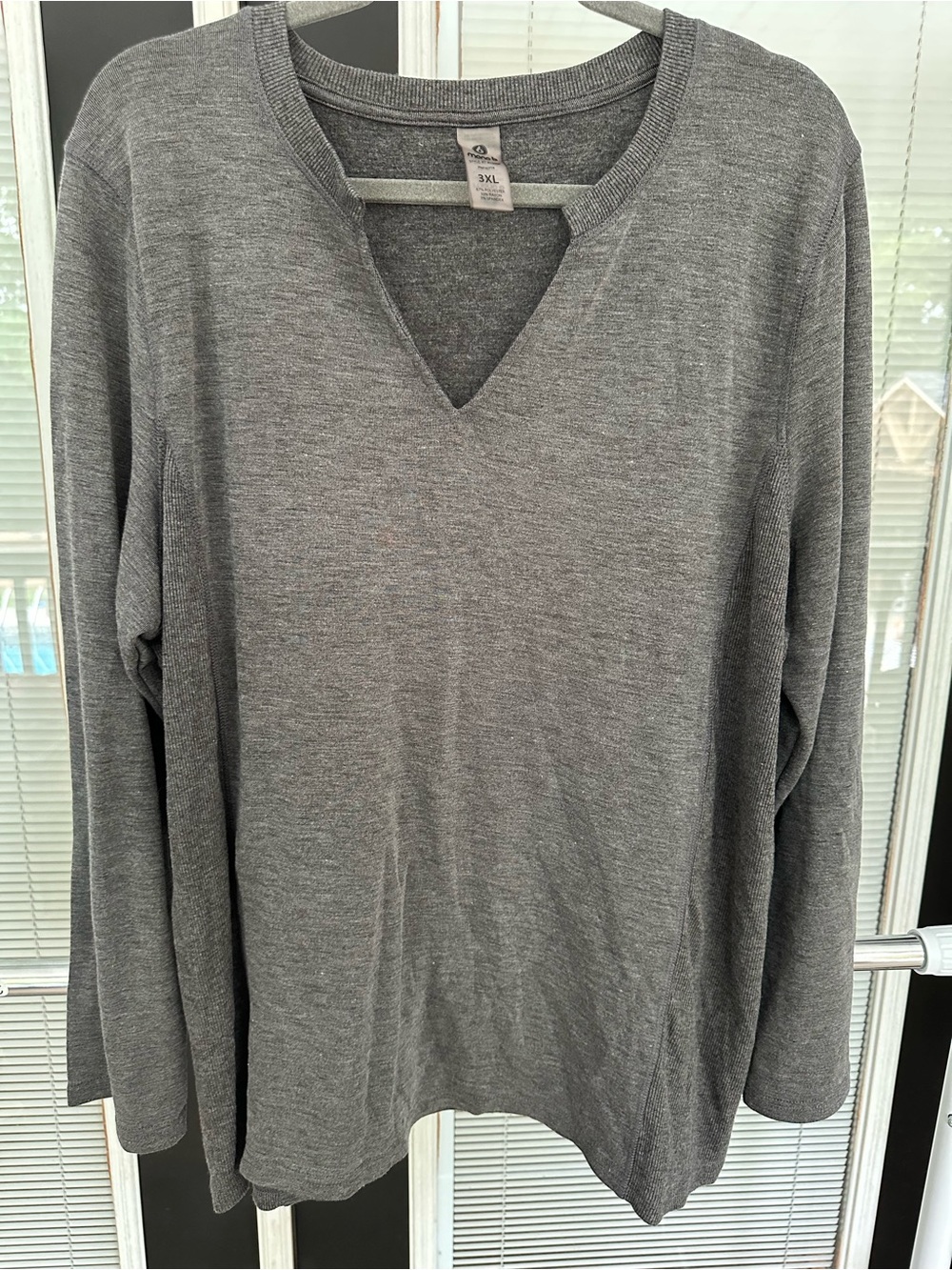 Size 3X Gray Mono B Long Sleeve shirt. Super comfy!  Fits like a 2X.